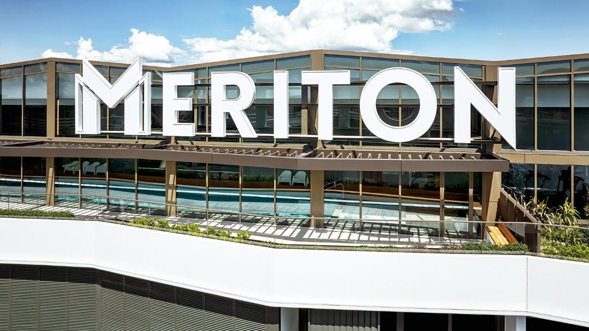 Meriton Suites Canberra Exterior photo Meriton Suites