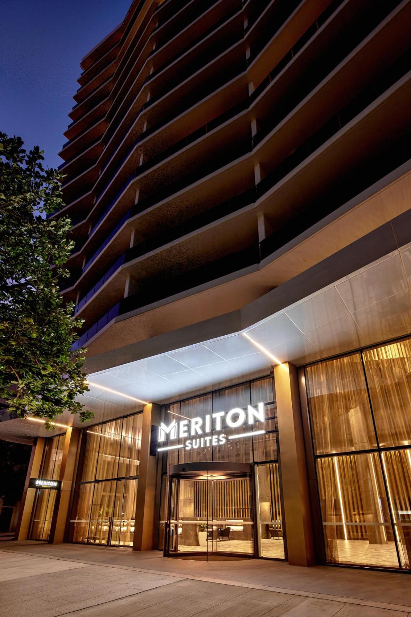 Meriton Suites Canberra Exterior photo Meriton Suites Chatswood