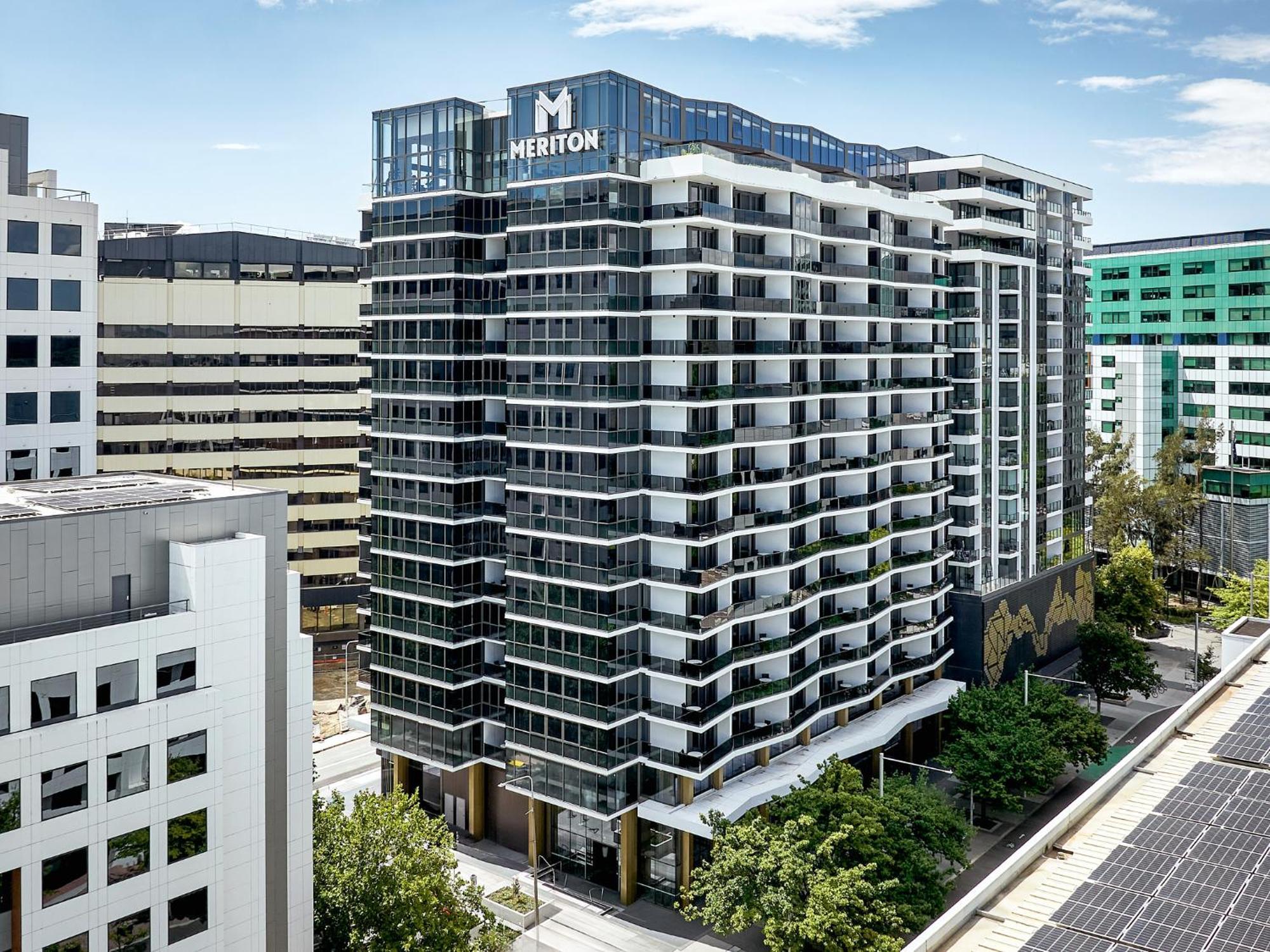 Meriton Suites Canberra Exterior photo Meriton Apartments