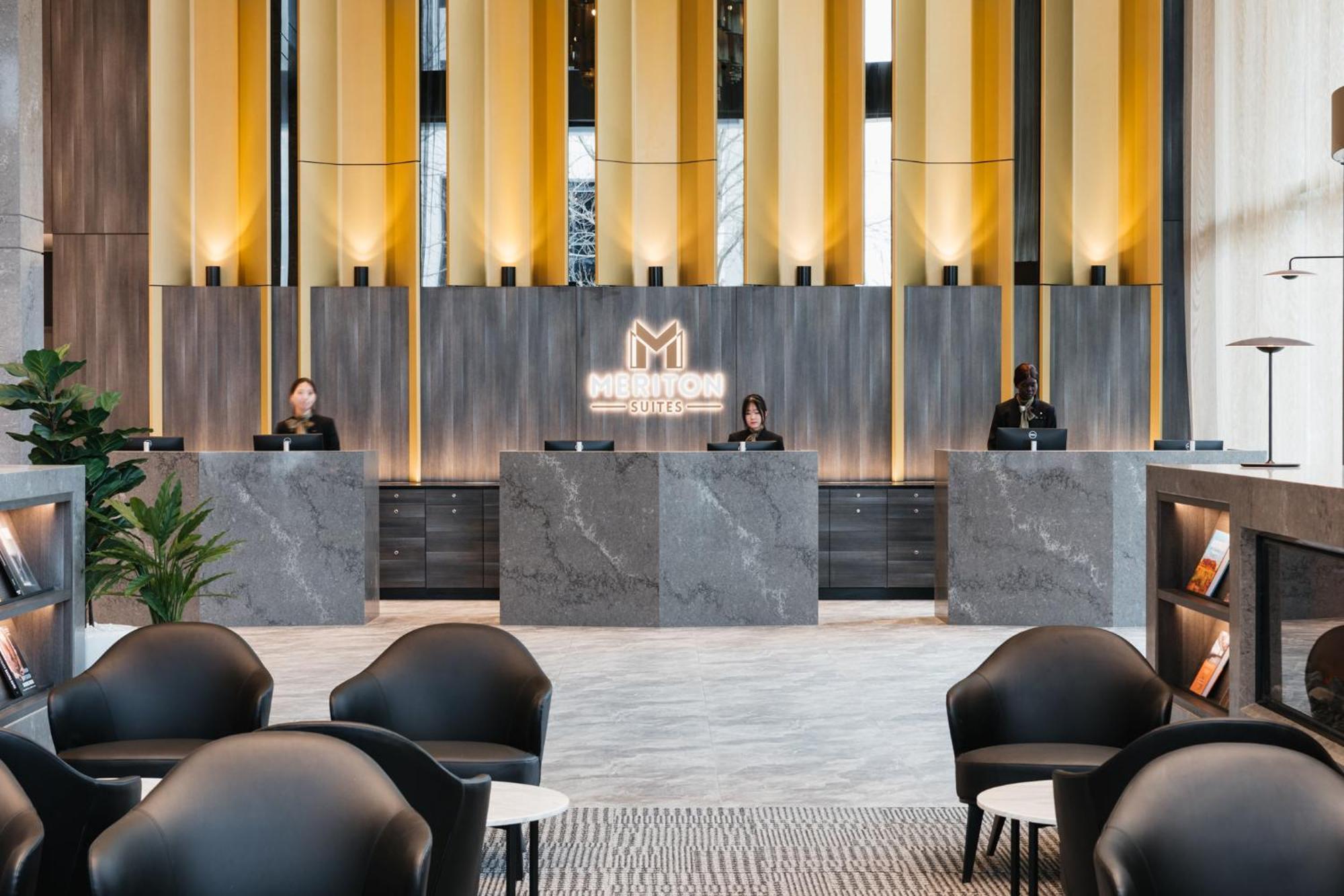 Meriton Suites Canberra Exterior photo