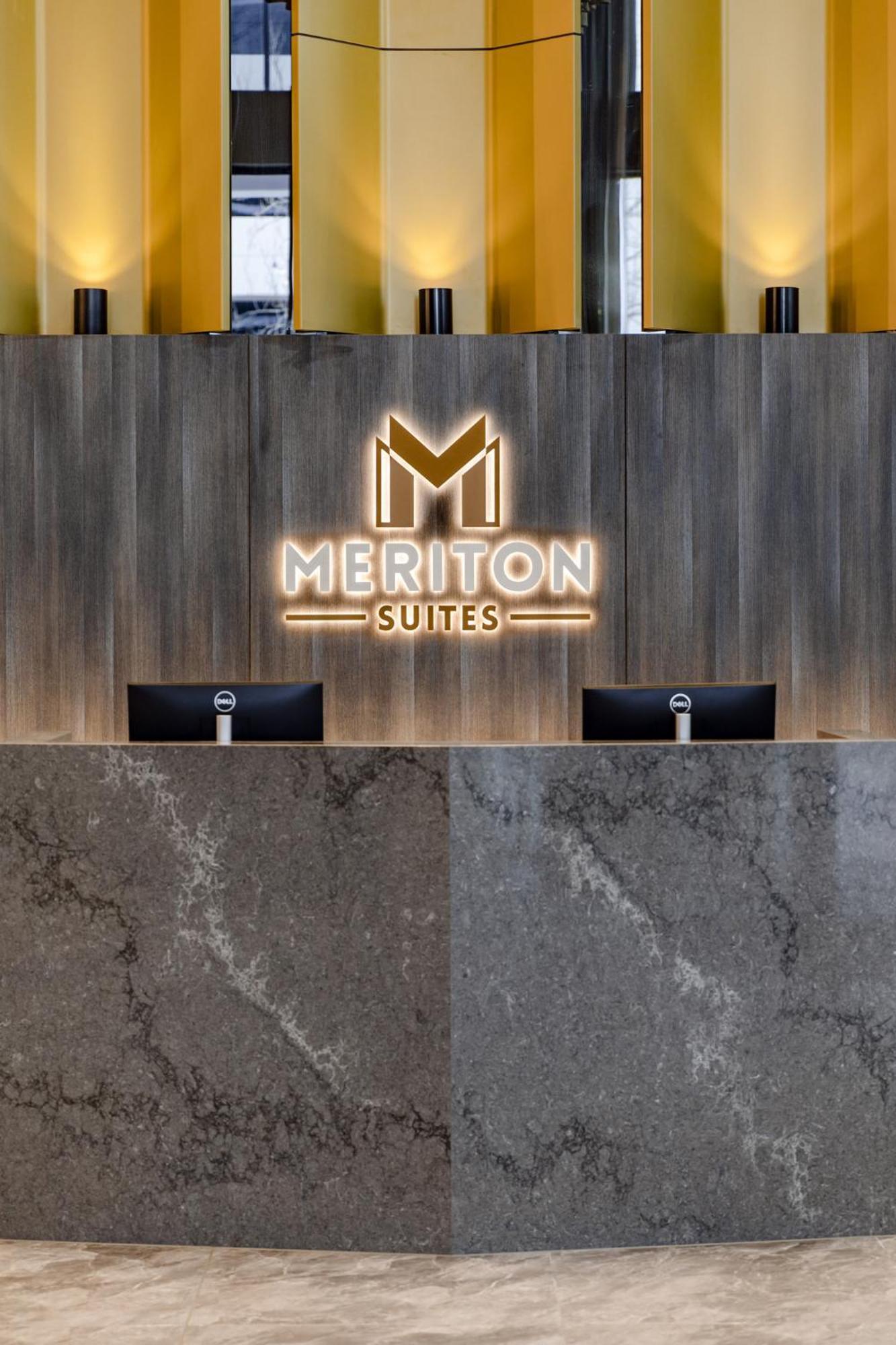Meriton Suites Canberra Exterior photo Meriton Suites