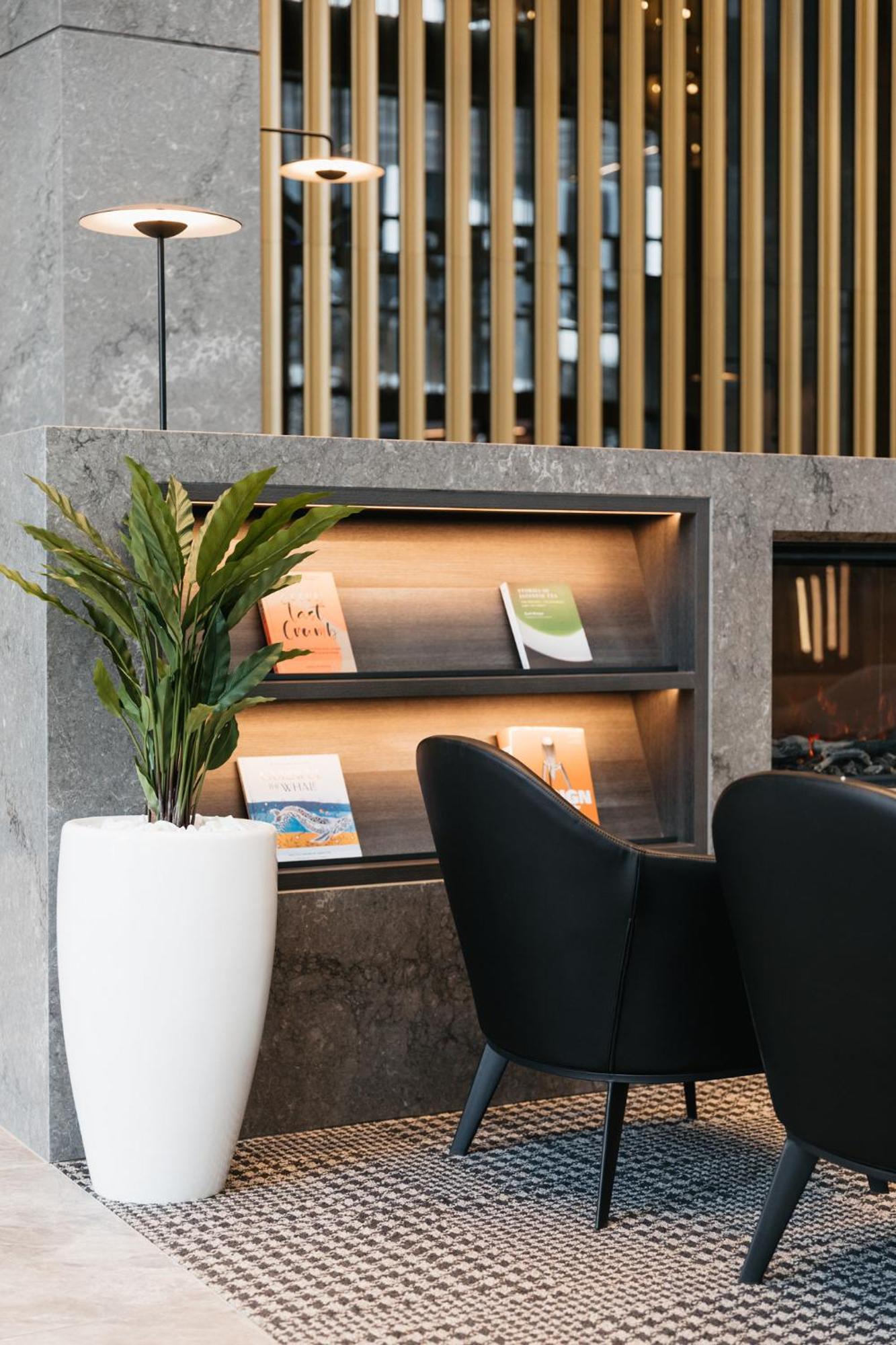 Meriton Suites Canberra Exterior photo Interior of the lounge