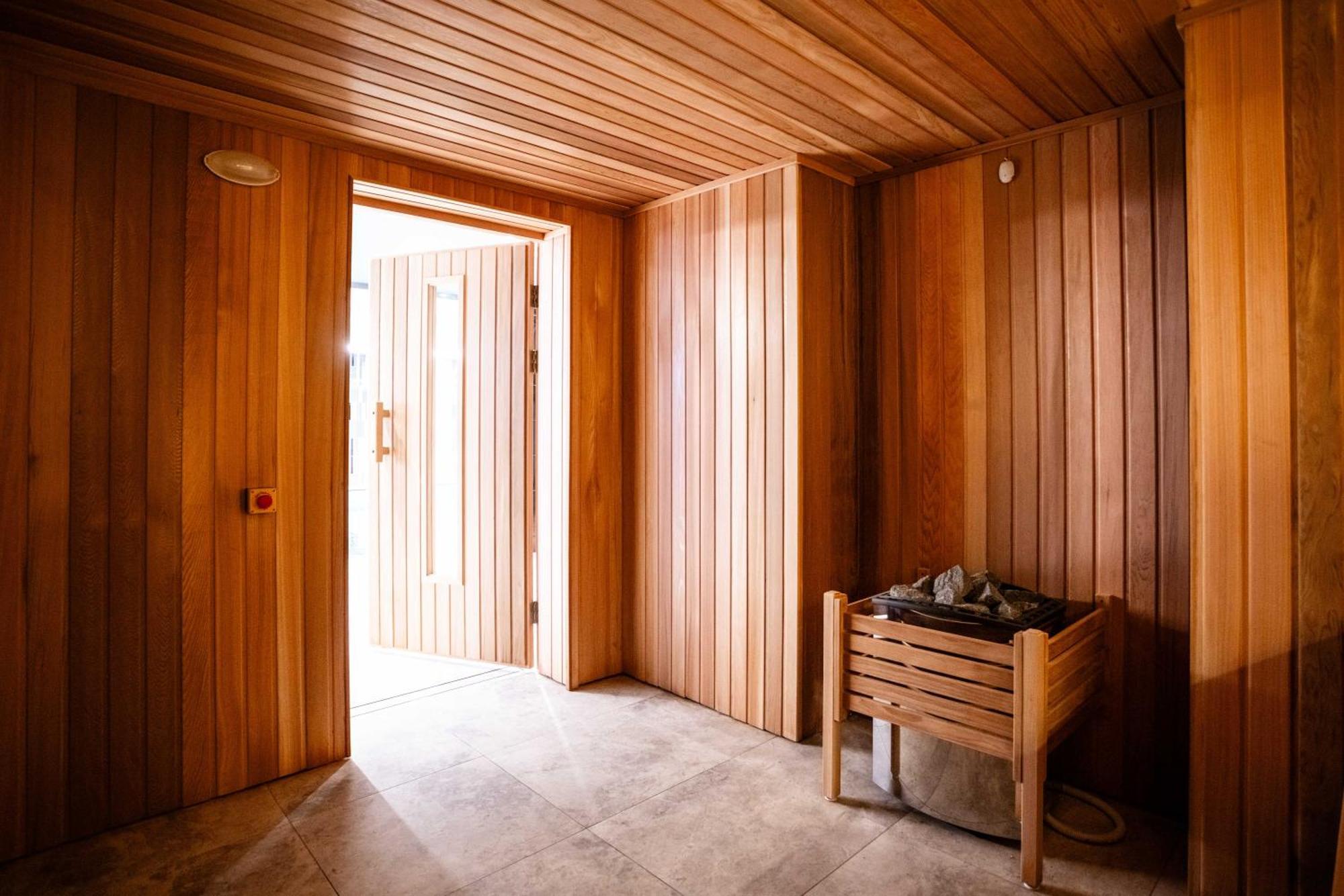 Meriton Suites Canberra Exterior photo A Finnish sauna