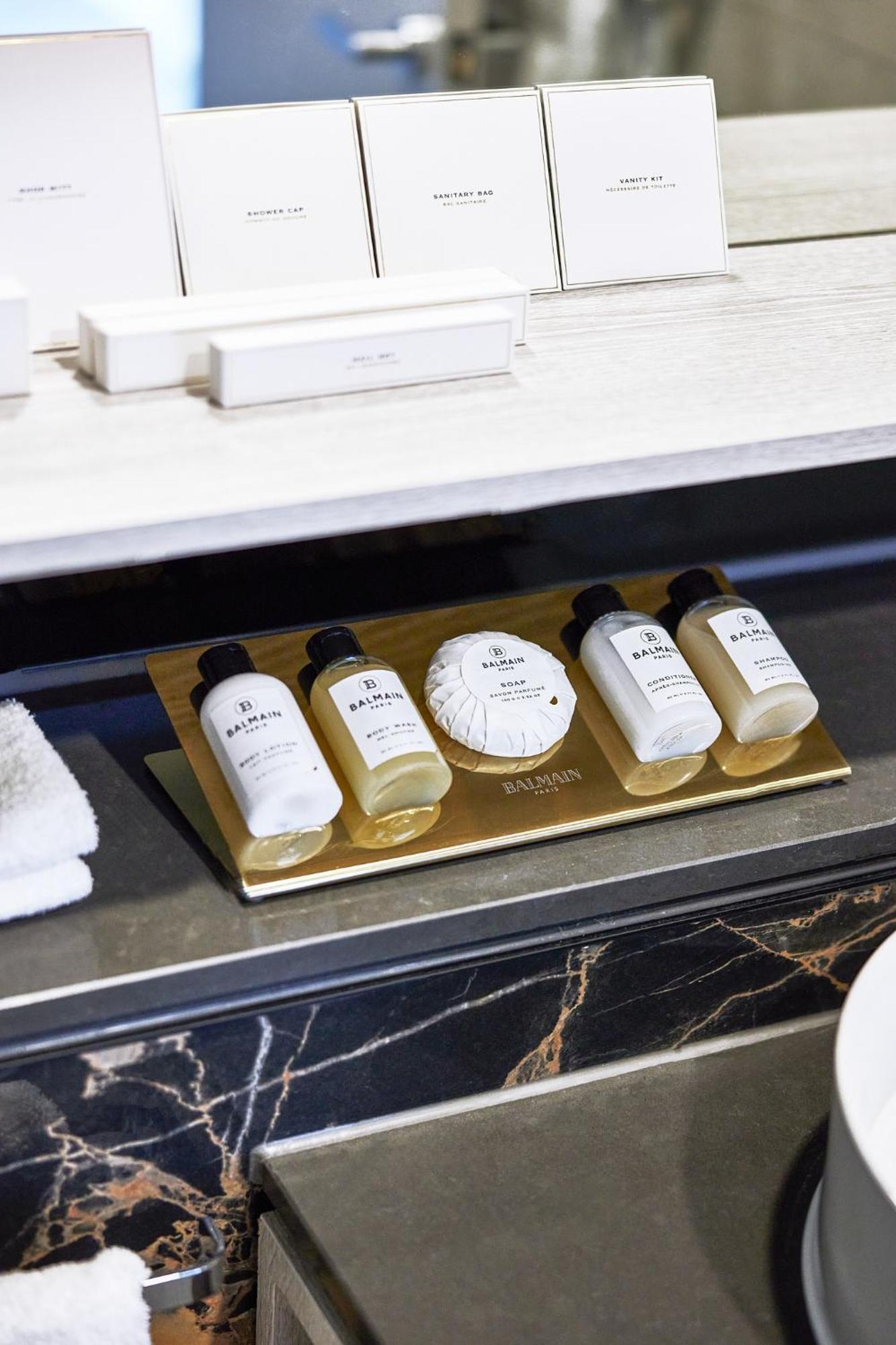 Meriton Suites Canberra Exterior photo Balmain toiletries