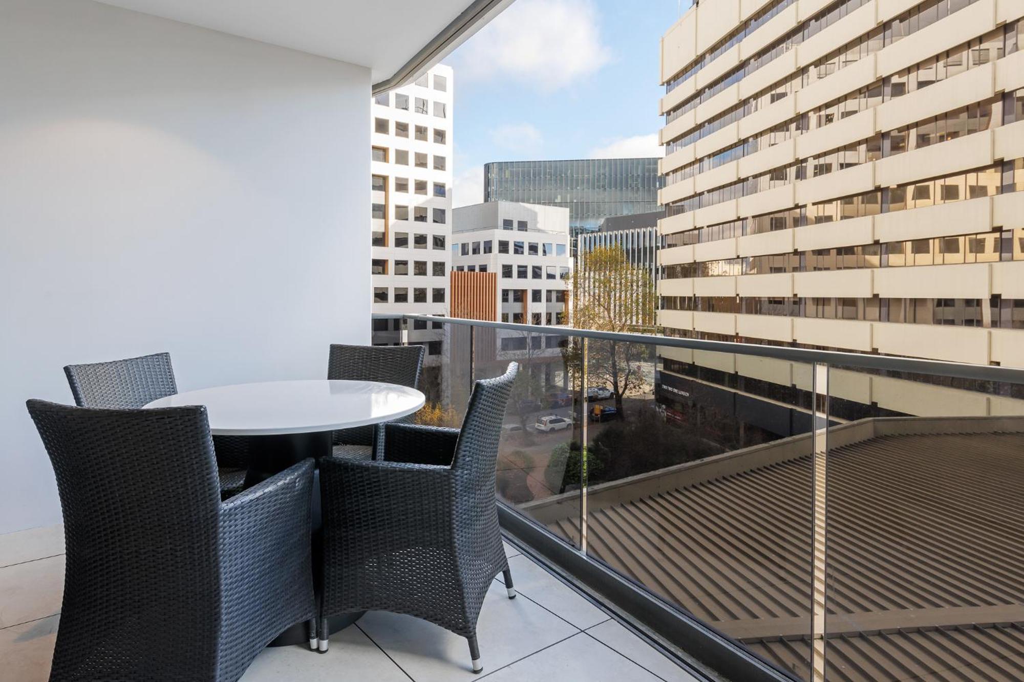 Meriton Suites Canberra Exterior photo A balcony