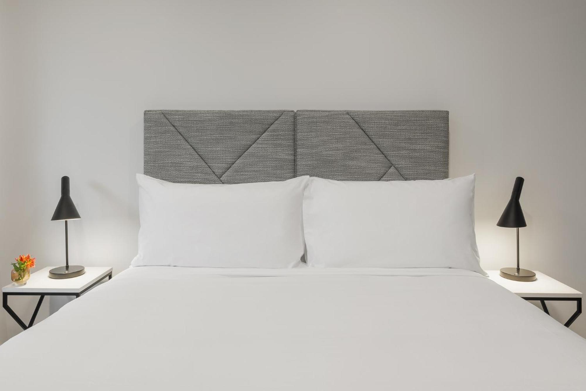 Meriton Suites Canberra Exterior photo A bed with a headboard