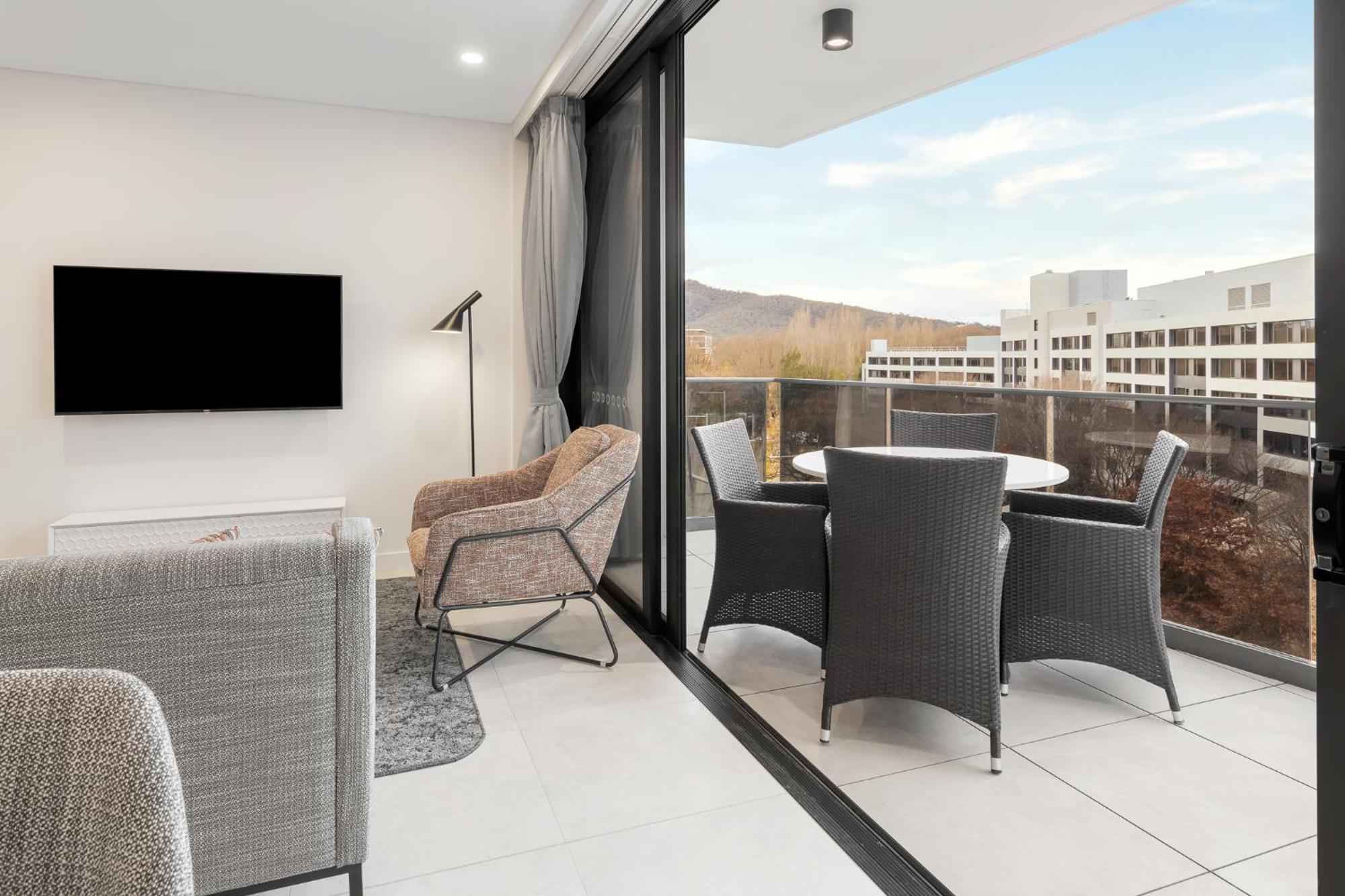 Meriton Suites Canberra Exterior photo The interior of a typical apartment at the complex