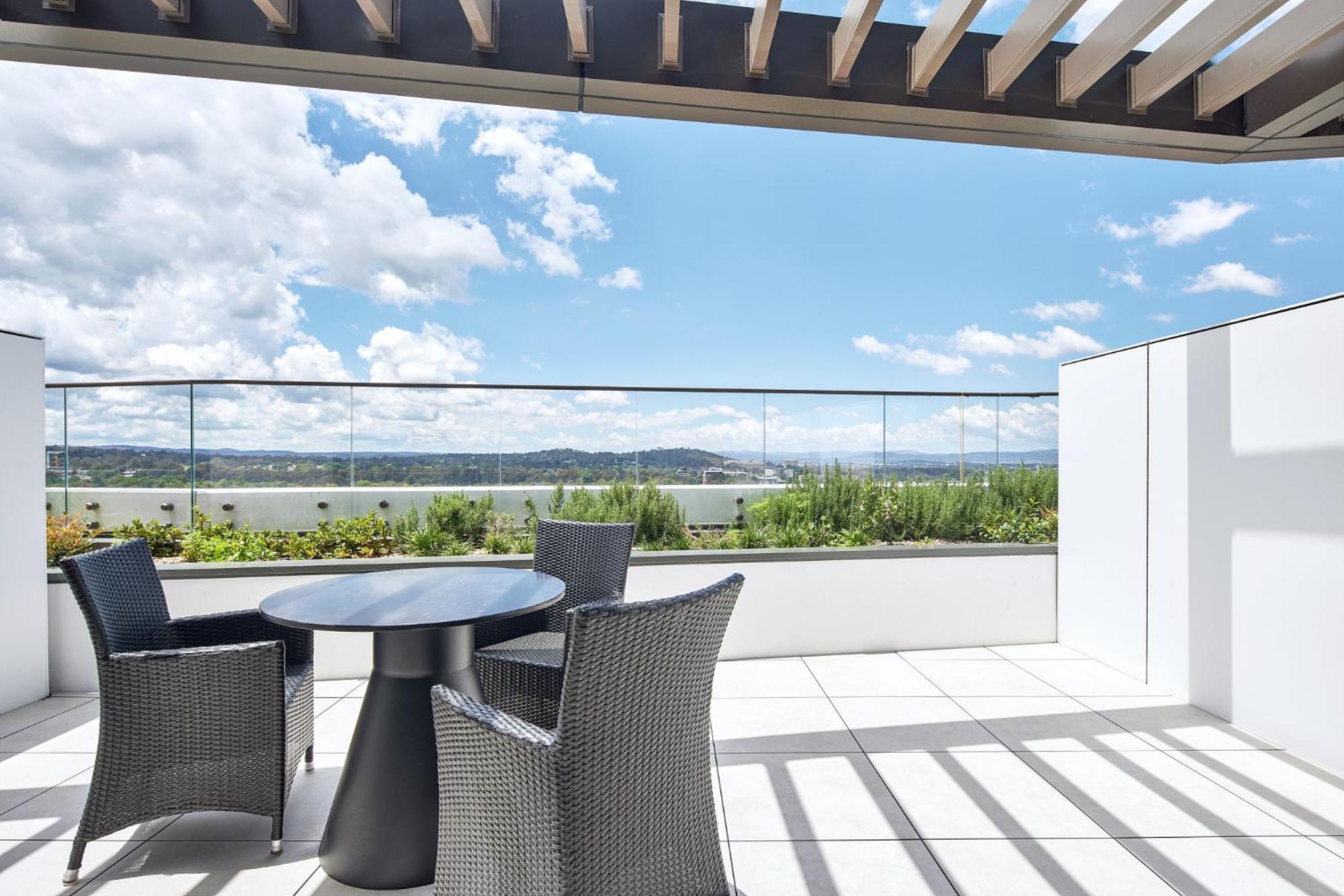 Meriton Suites Canberra Exterior photo Skyline Residences
