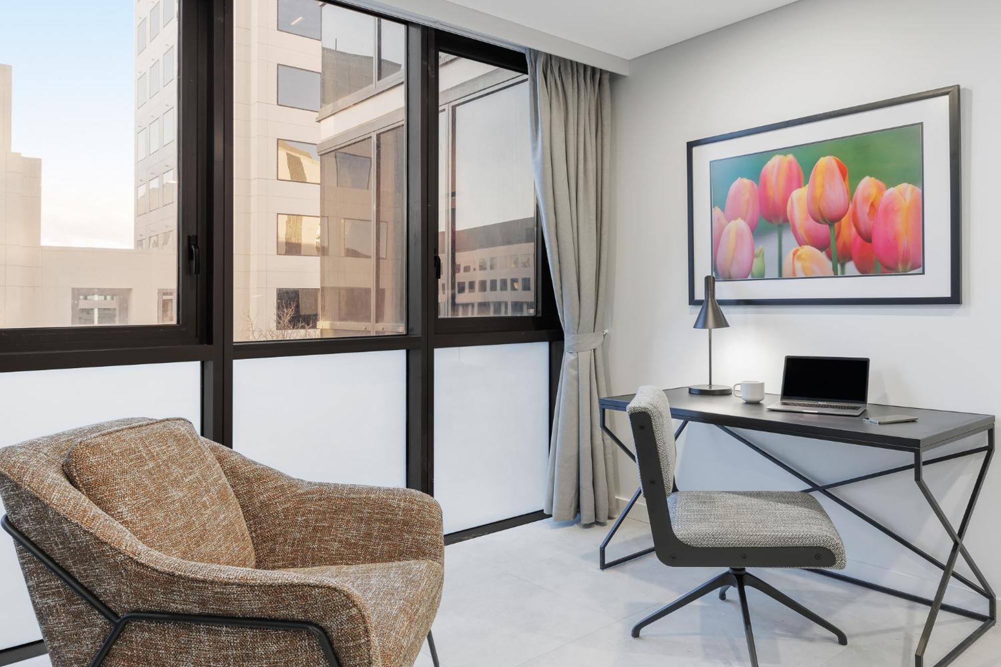 Meriton Suites Canberra Exterior photo A typical apartment at The Met