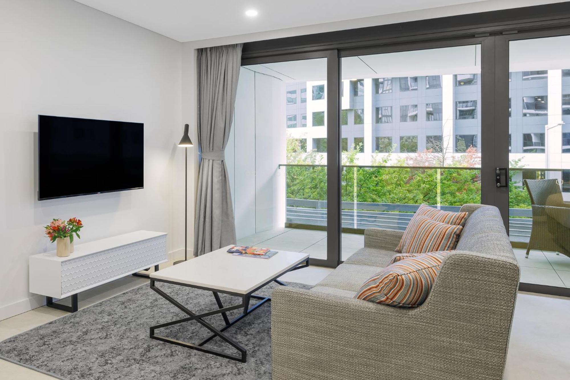 Meriton Suites Canberra Exterior photo Living room